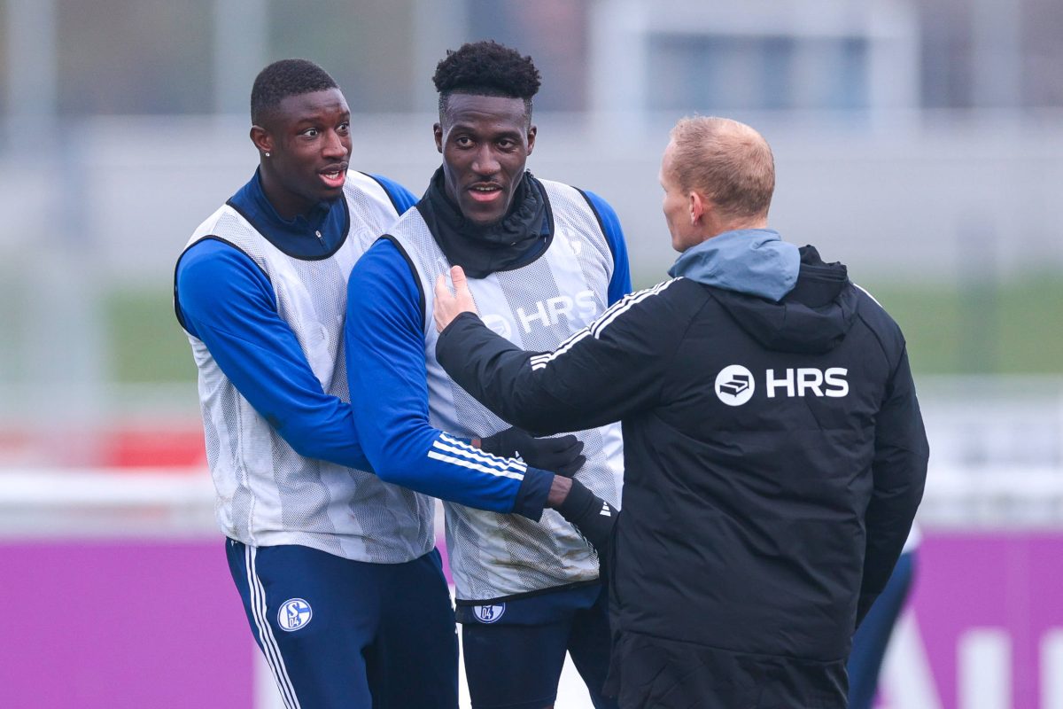 Beim FC Schalke 04 ist ein Spieler aktuell komplett raus.