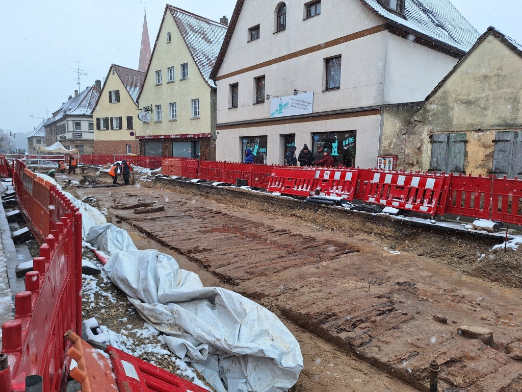 Reste der Steinpflasterung des Bohlenwegs von 1790, den Forscher entdeckten.