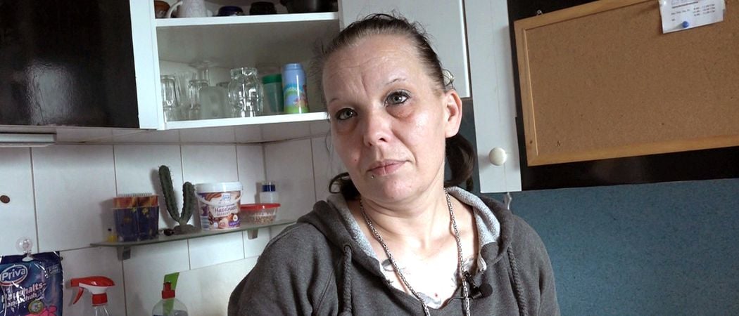 Früh-Rentnerin Michaela (42) ist verzweifelt. Während sie versucht, sich in ihrer neuen Wohnung einzuleben, bahnt sich bereits Probleme an...