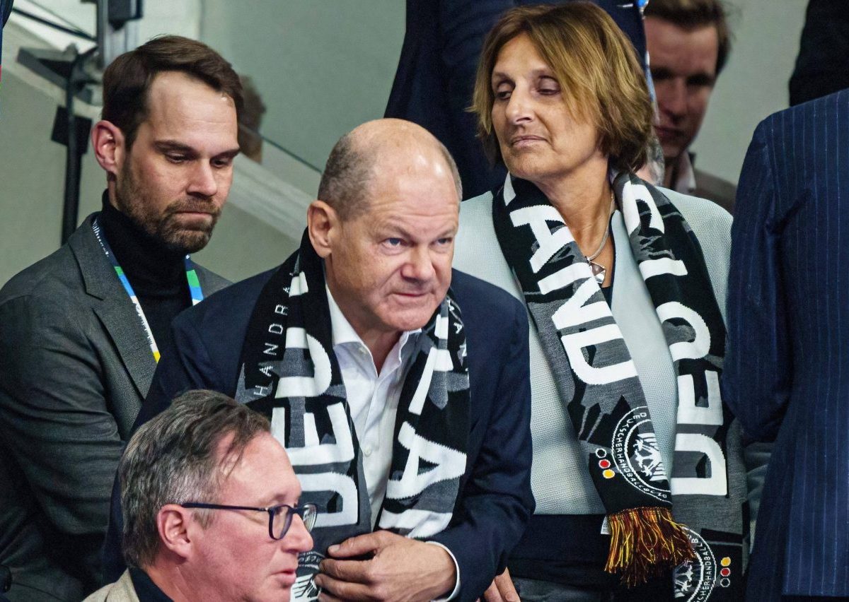 Kanzler Olaf Scholz bei Handball-EM mit Ehefrau Britta Ernst.