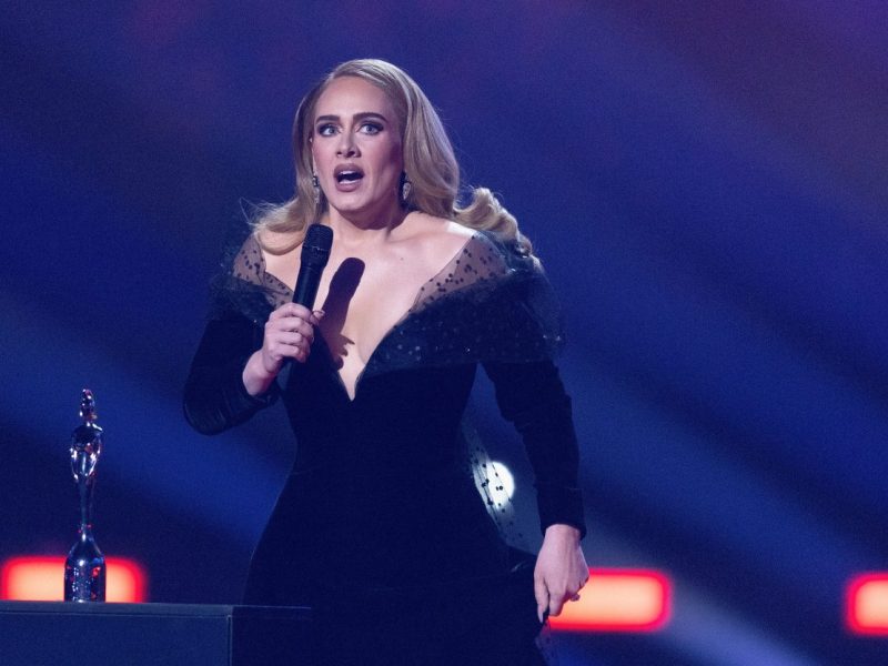 Ihre Stimme ist zum Verlieben! Adele beglückt mit DIESER Nachricht ihre deutschen Fans. Was diese allerdings jetzt beachten müssen...