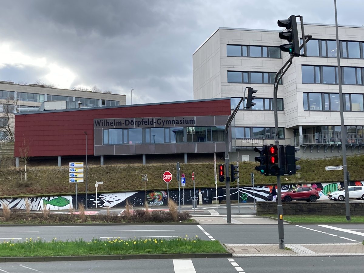 Wuppertal: Einen Tag nach der Amoktat am Wilhelm-DÃ¶rpfeld-Gymnasium sitzt der Schock immer noch tief.