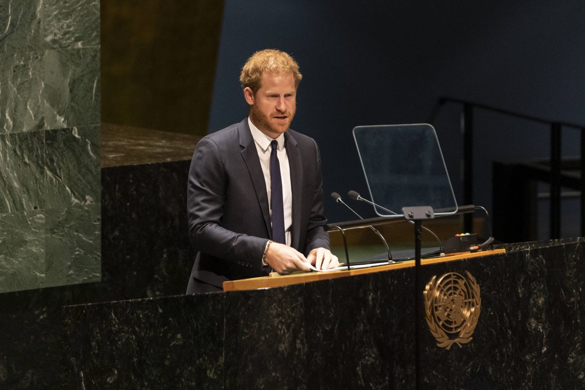 Prinz Harry sieht sich mit ernsten Vorwürfen konfrontiert: Könnten harte Konsequenzen aufgrund seines Buches bevorstehen?