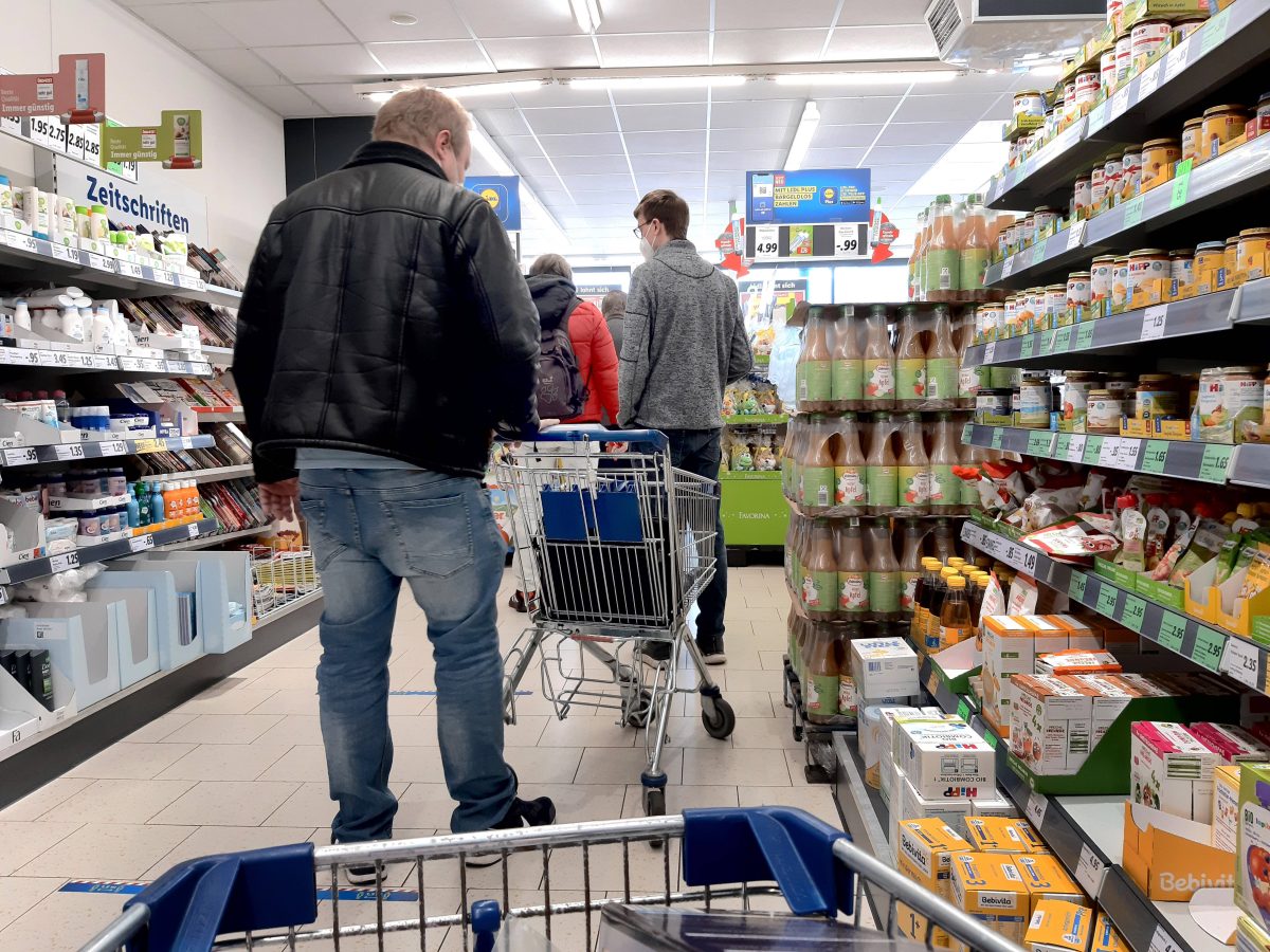 In den Tagen vor Ostern ist in einer Lidl-Filiale die Hölle los.