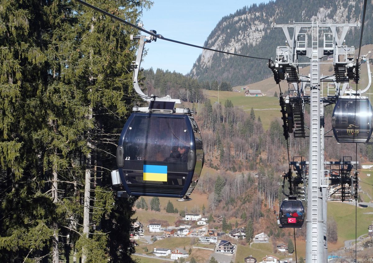 Österreich: 65-jährige Frau stirbt nach Zusammenprall mit einer Gondelbahn.