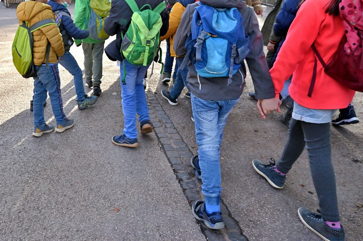 Eine BÃ¼rgergeld-EmpfÃ¤ngerin erlebt viel Jobcenter-Ã„rger durch eine geplante Klassenfahrt.