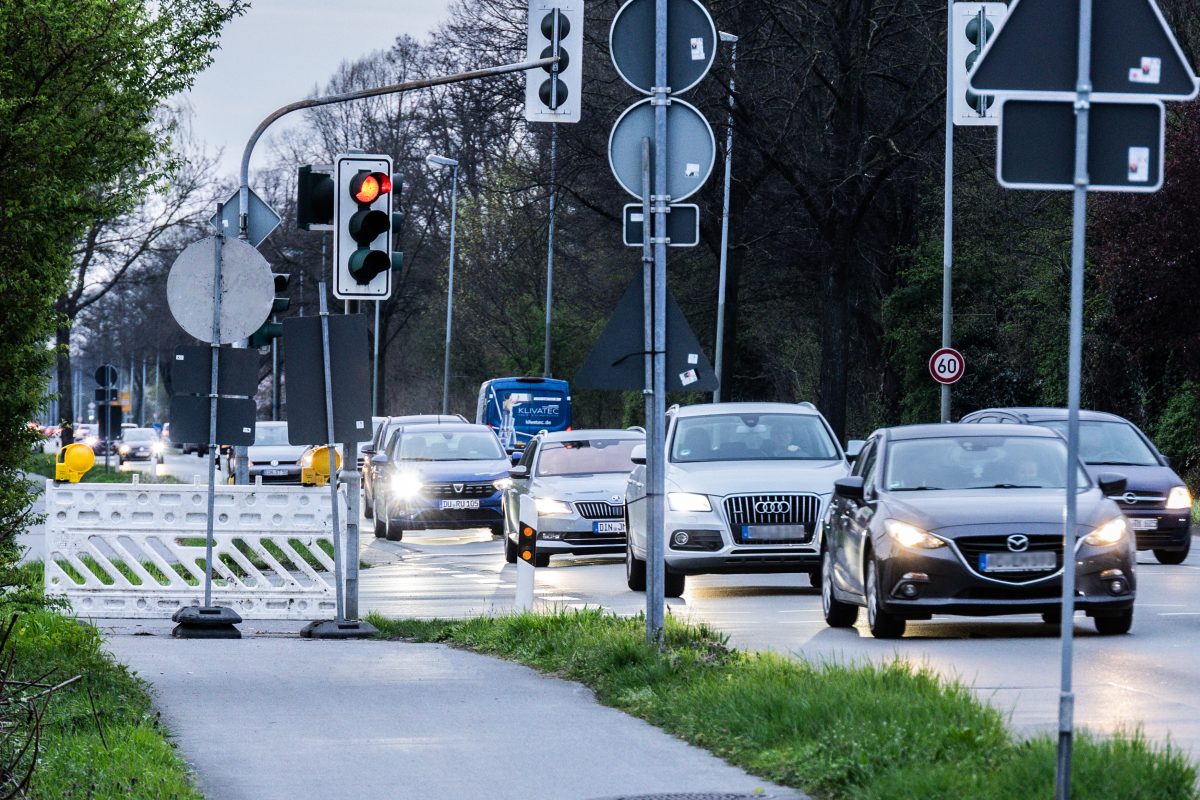 Verkehr: Über gelb fahren kostet Bein Bußgeld