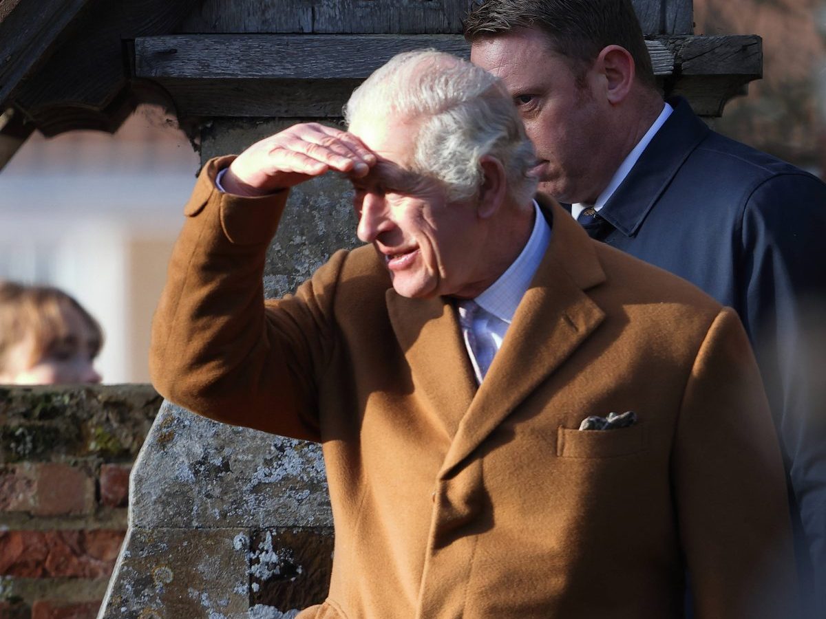 König Charles III. verabschiedet sich vorerst von seiner langen Auszeit. Aus diesem Grund verkündet sein Neffe nun eine bedeutende Botschaft.