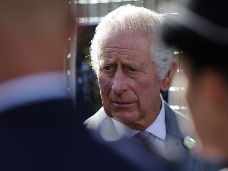 Während sich König Charles III. immer noch von seiner Krebserkrankung erholt, läuten im Palast bereits die Alarmglocken...