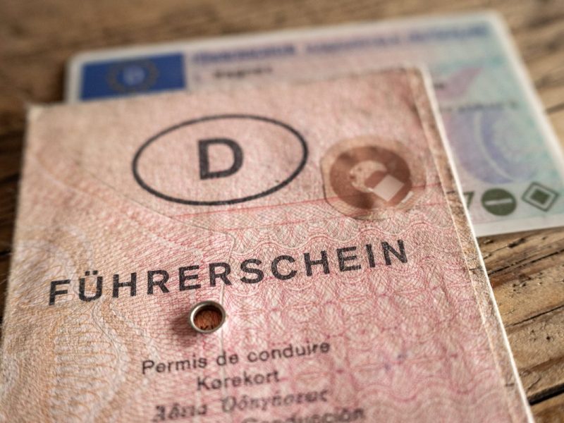 Verkehr: Fahrlehrer teilt seinen Unmut über die Fahrerlaubnis