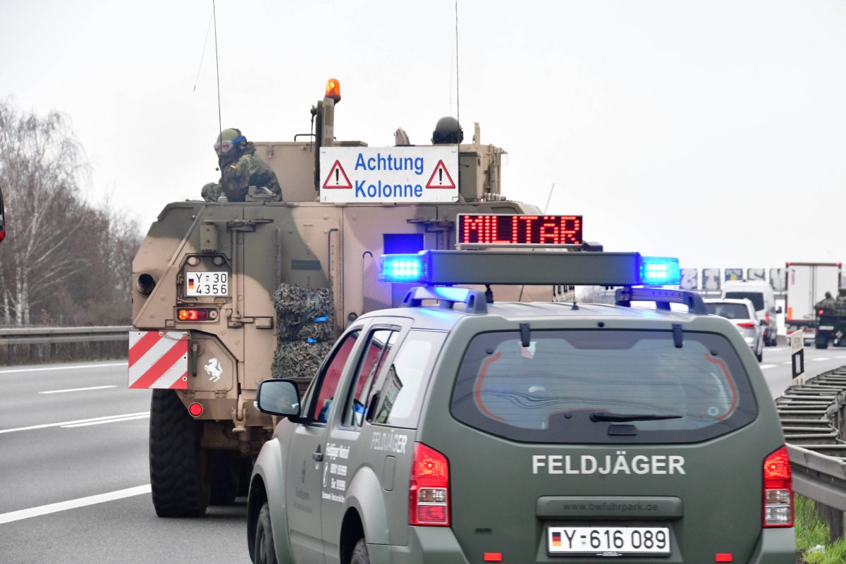 Achtung, Miltär-Konvois unterwegs durch NRW Richtung Polen (Archivfoto).