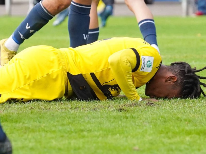 Bittere Verletzung bei Filippo Mane von Borussia Dortmund.