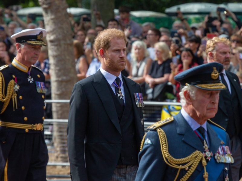 Der britische Rotschopf sehnt sich schon länger nach seiner Heimat. Doch jetzt sieht sich Prinz Harry mit neuen Problemen konfrontiert...