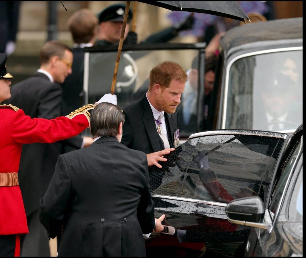 Bei Prinz William und Prinz Harry herrscht schon seit längerem dicke Luft. Doch jetzt sorgt letzterer mit DIESER Aktion erneut für Aufsehen...