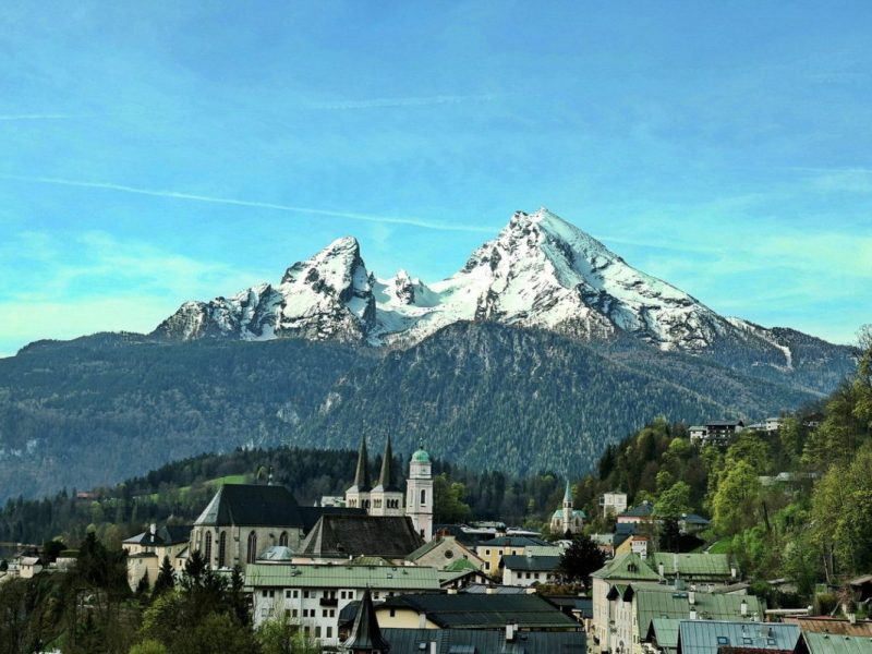 Tragisches Unglück in Bayern: 20-jähriger Mann stirbt beim Wandern.