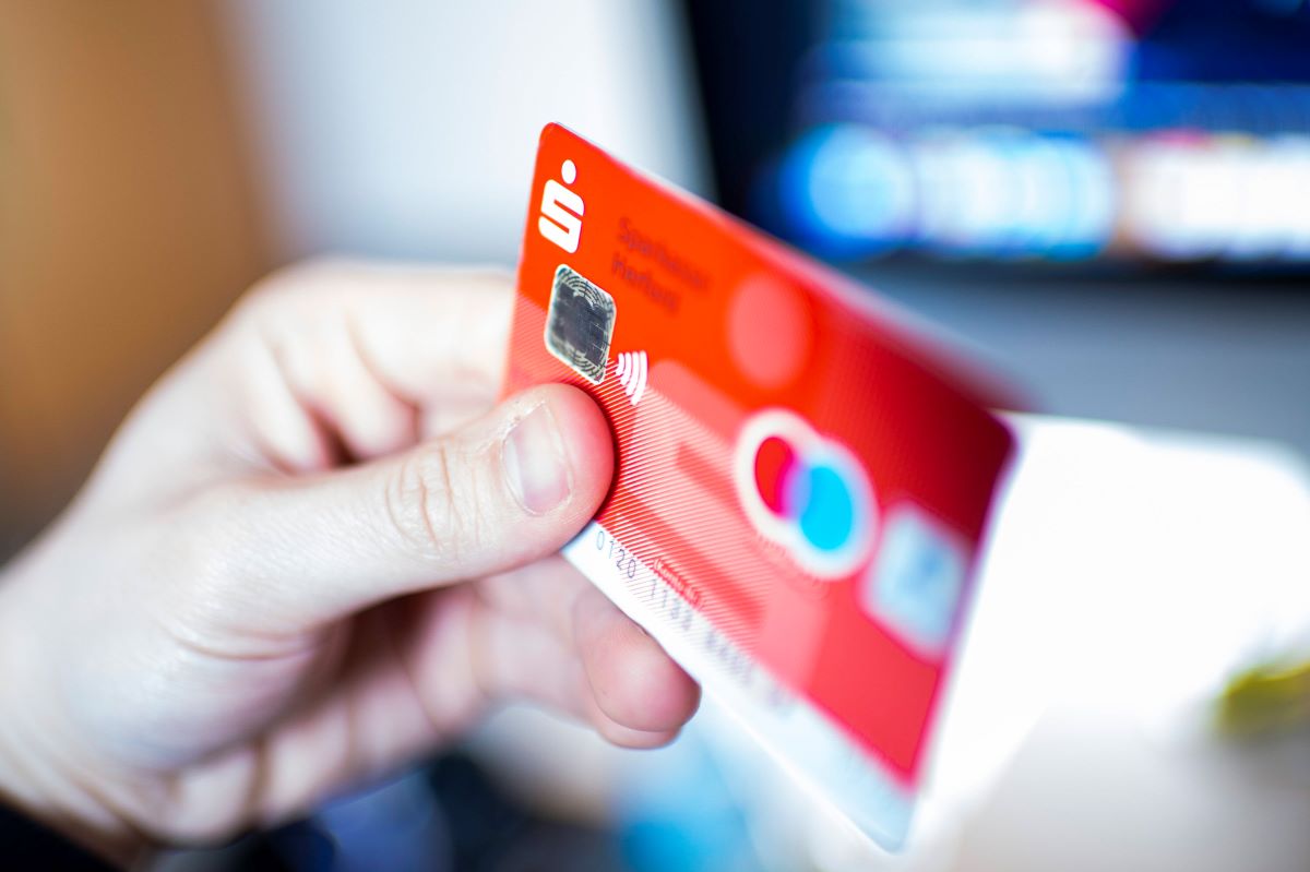 Hier erfÃ¤hrst du, wie du deine alte Bankkarte der Sparkasse richtig entsorgst.