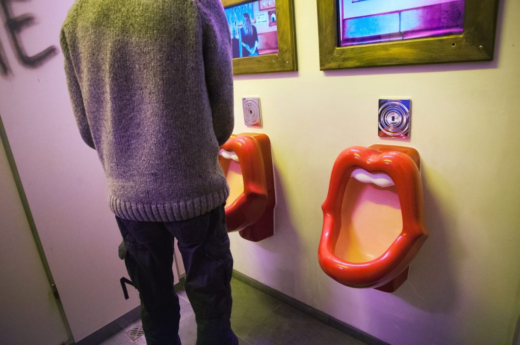 Kussmund-Urinal