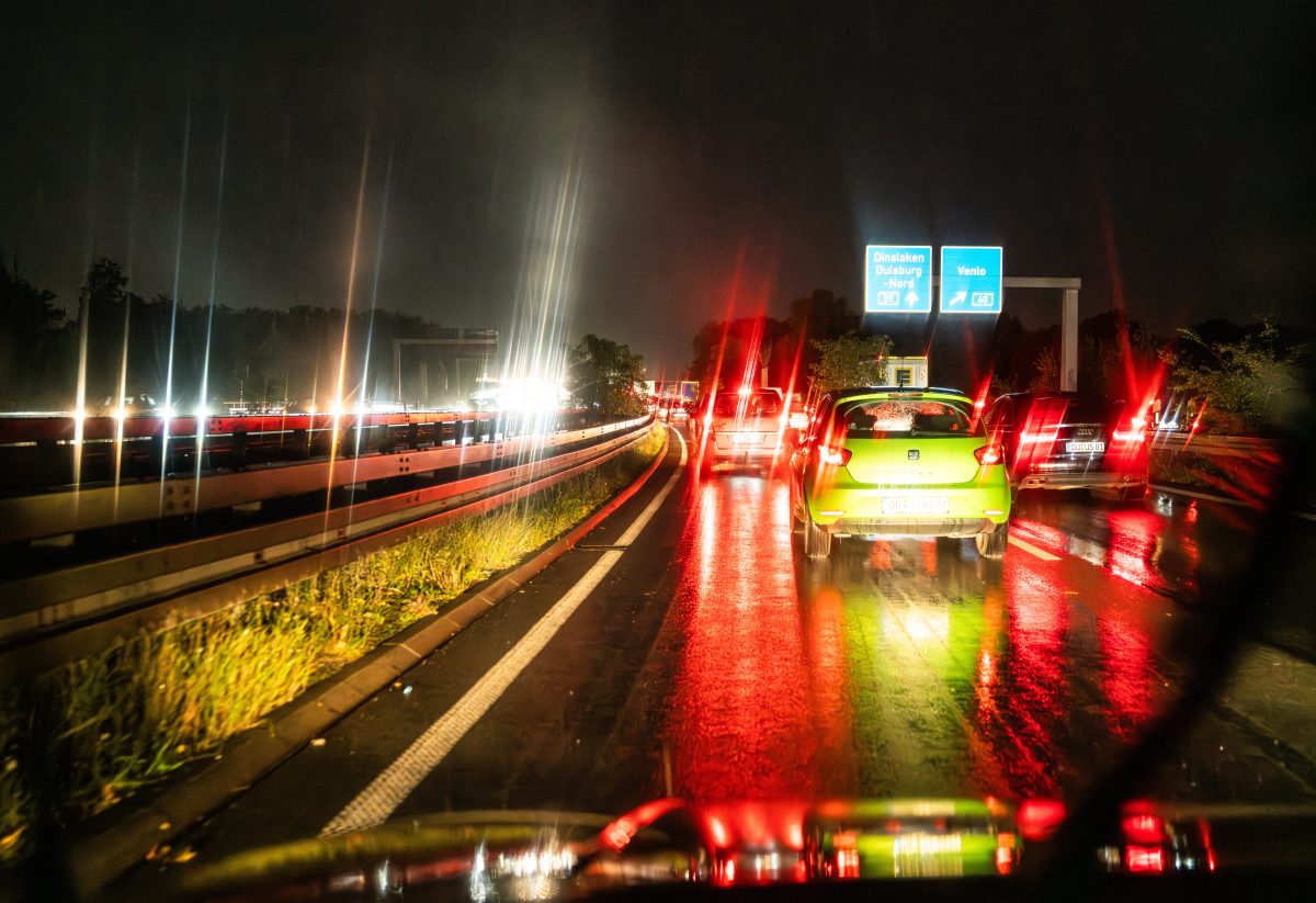 Wetter in NRW: Hochwasser auf A59