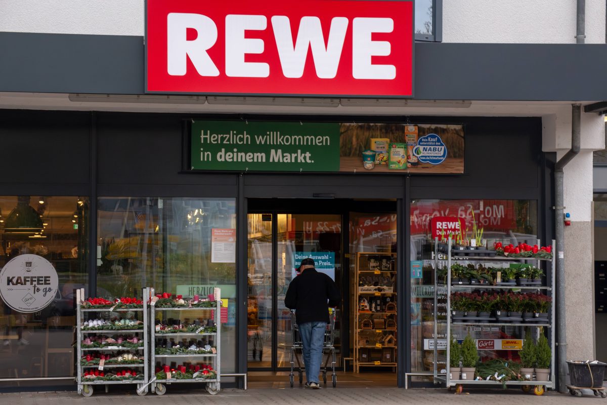 Rewe und Fressnapf schaffen Handzettel ab