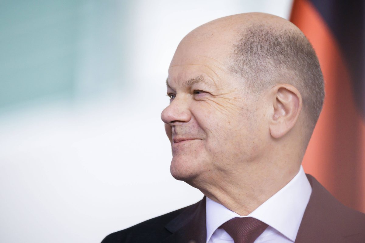 Bundeskanzler Olaf Scholz will mit seinem TikTok-Tanzbein junge Wähler gewinnen.