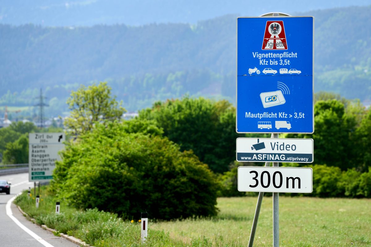 Verkehr: Urlauber müssen diese Regel kennen, sonst droht ein Bußgeld.