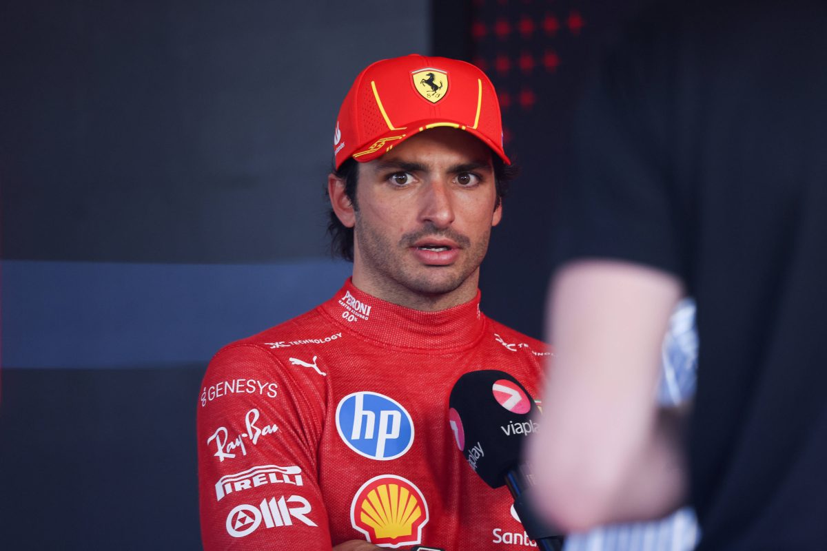 Verwirrung um Formel-1-Star Carlos Sainz! Der Spanier steht immer noch vor einer unklaren Zukunft. Nun ist jedoch wohl eine Entscheidung gefallen.