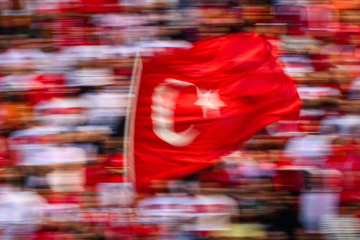 Einfach unglaublich! Vor ihrem letzten Gruppenspiel gegen die Tschechien hat die Türkei mit einer irren Entscheidung für Aufsehen gesorgt.