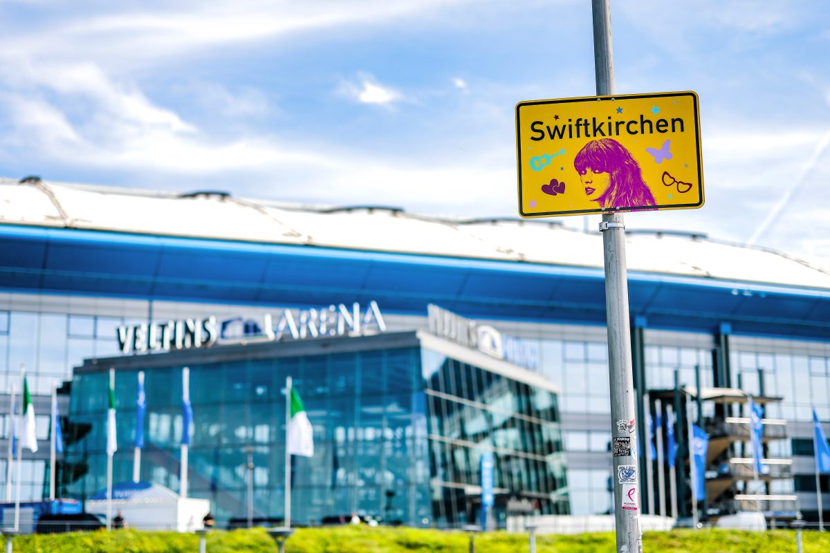 Taylor Swift tritt erst am Mittwoch auf Schalke auf, doch Fans kommen schon am Dienstag zur Veltins-Arena.