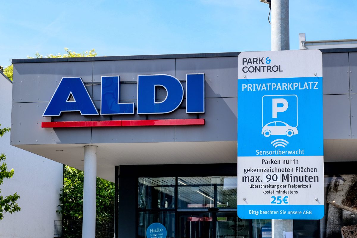 Aldi: Kunden entdeckten Falschparker auf dem Parkplatz