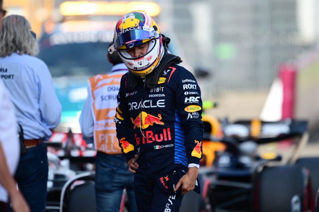 Muss er trotz seiner Vertragsverlängerung seinen Platz räumen? Sergio Pérez muss wohl weiter um sein Red-Bull-Cockpit bangen.