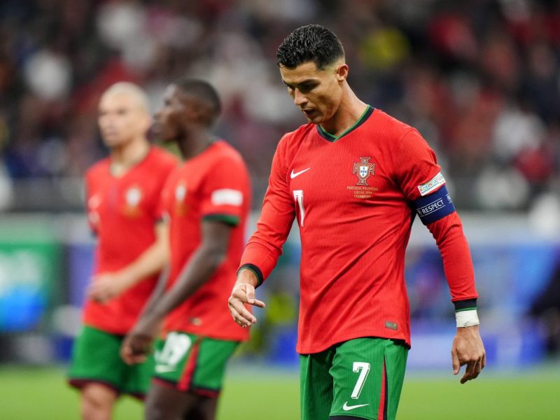 Cristiano Ronaldo erlebt im EM-Achtelfinale eine Achterbahnfahrt der Gefühle. Nach dem irren Elfer-Drama sorgte er für einen Hammer.