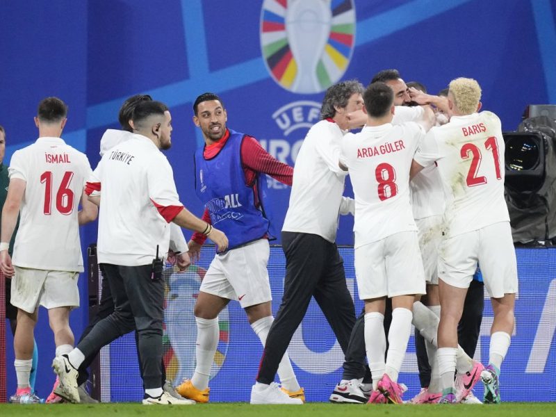 Die Türkei schlägt den Geheimfavoriten aus Österreich und steht im EM-Viertelfinale! Vor allem eine Szene sorgte für mächtig Aufsehen.