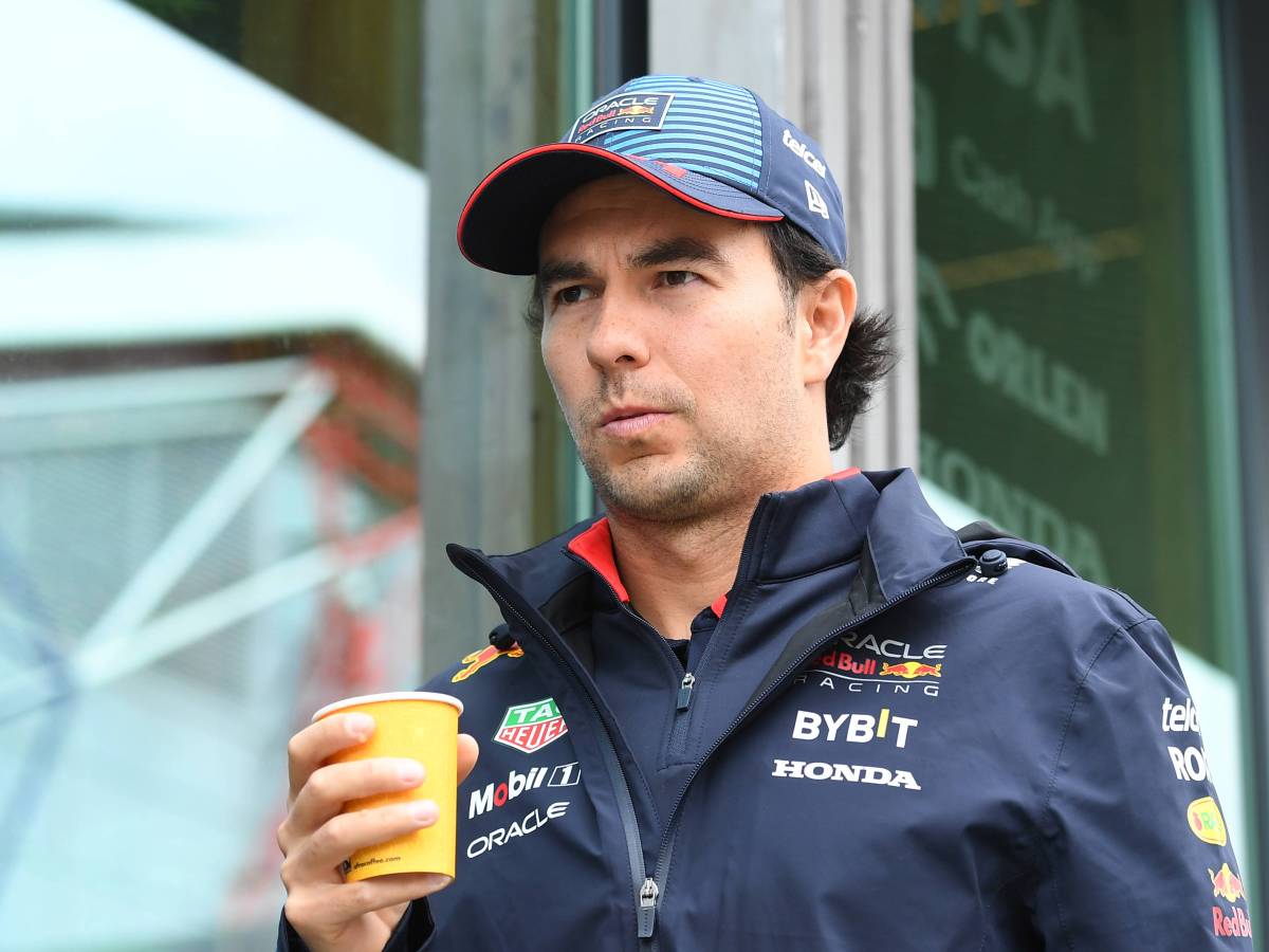 Sergio Perez steht bei Red Bull trotz Vertragsverlängerung vor dem Aus. Nun spricht ein Ex-Formel-1-Pilot über seinen möglichen Rauswurf.