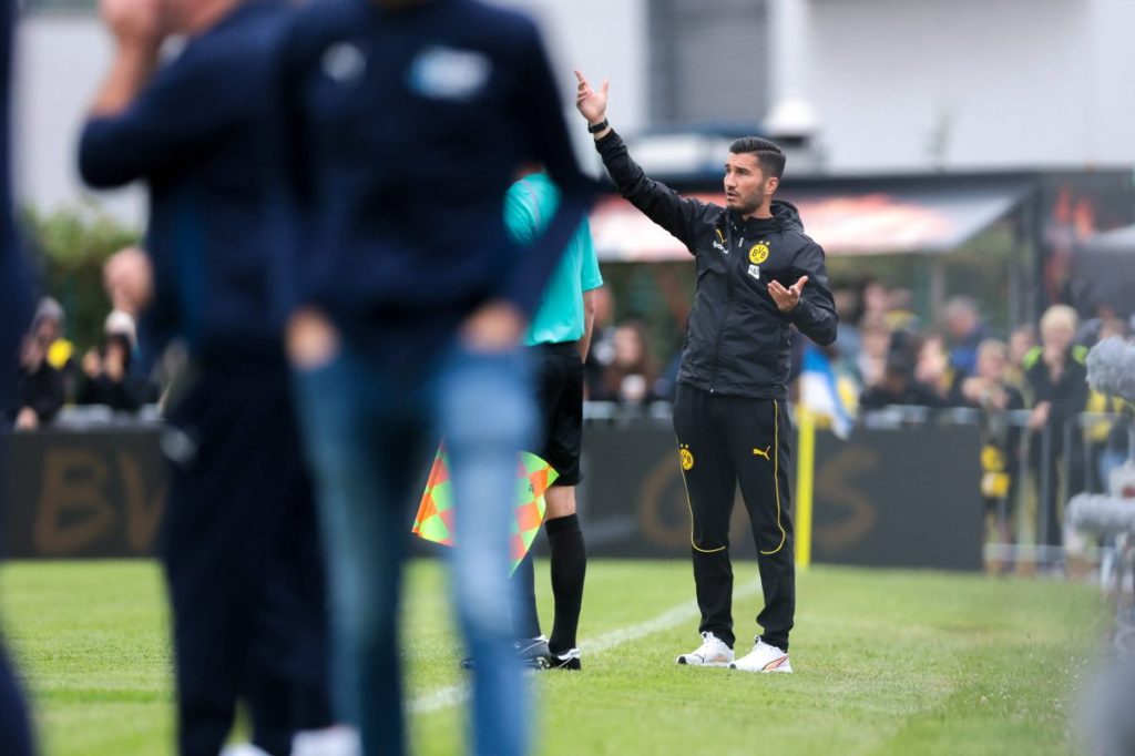 Sein erster Auftritt war sehr erfolgreich: Nuri Sahsin dirigierte seine Mannschaft 90 Minuten lang. Letztlich gewann der BVB m mit 7:1 gegen die DEW21-Auswahl. 