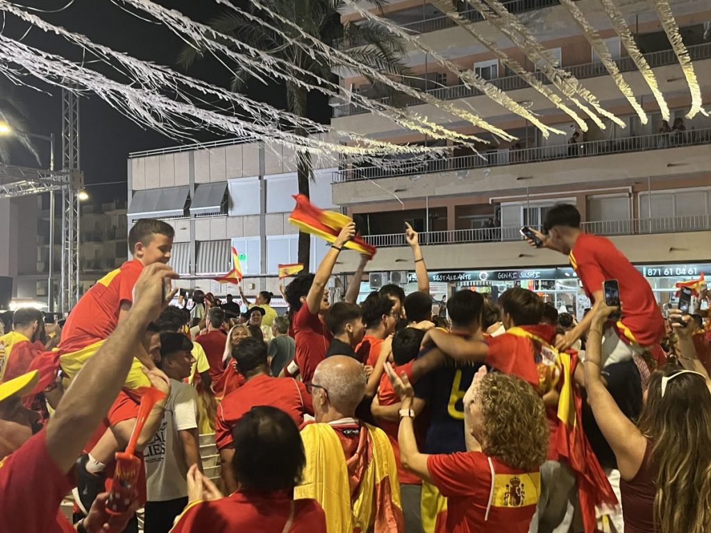 Spanische Fans feiern den EM-Sieg auf Mallorca