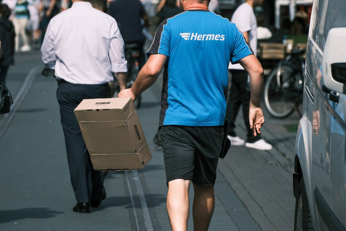 Hermes-Kundin findet Paket im MÃ¼ll und ist empÃ¶rt