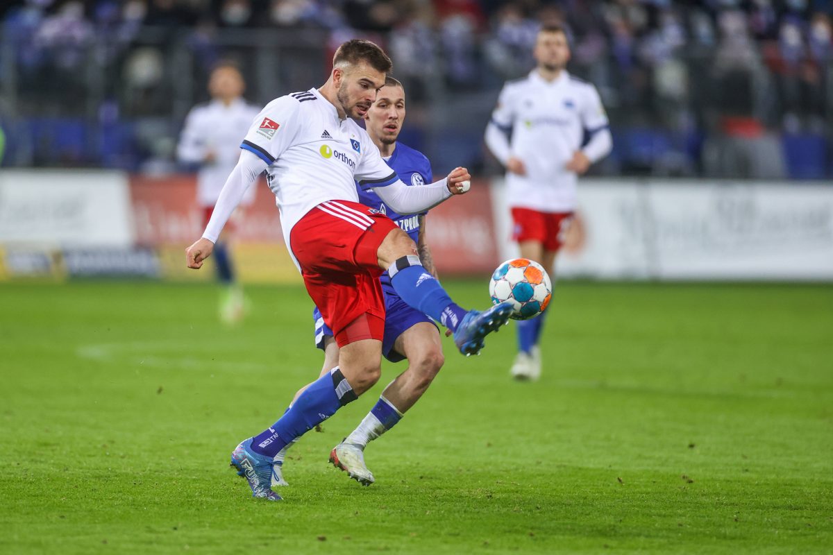 Beben bei der Konkurrenz von Schalke 04! Ein Zweitliga-Klub steht nach einem heftigen Schlag unter Schock.