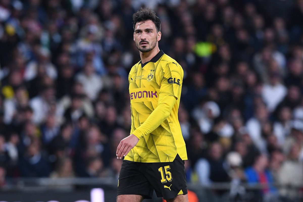 Die Zukunft von Mats Hummels ist weiter offen! Eine neue Spur fÃ¼hrt zu einem englischen Top-Klub. Kickt die BVB-Legende bald auf der Insel?