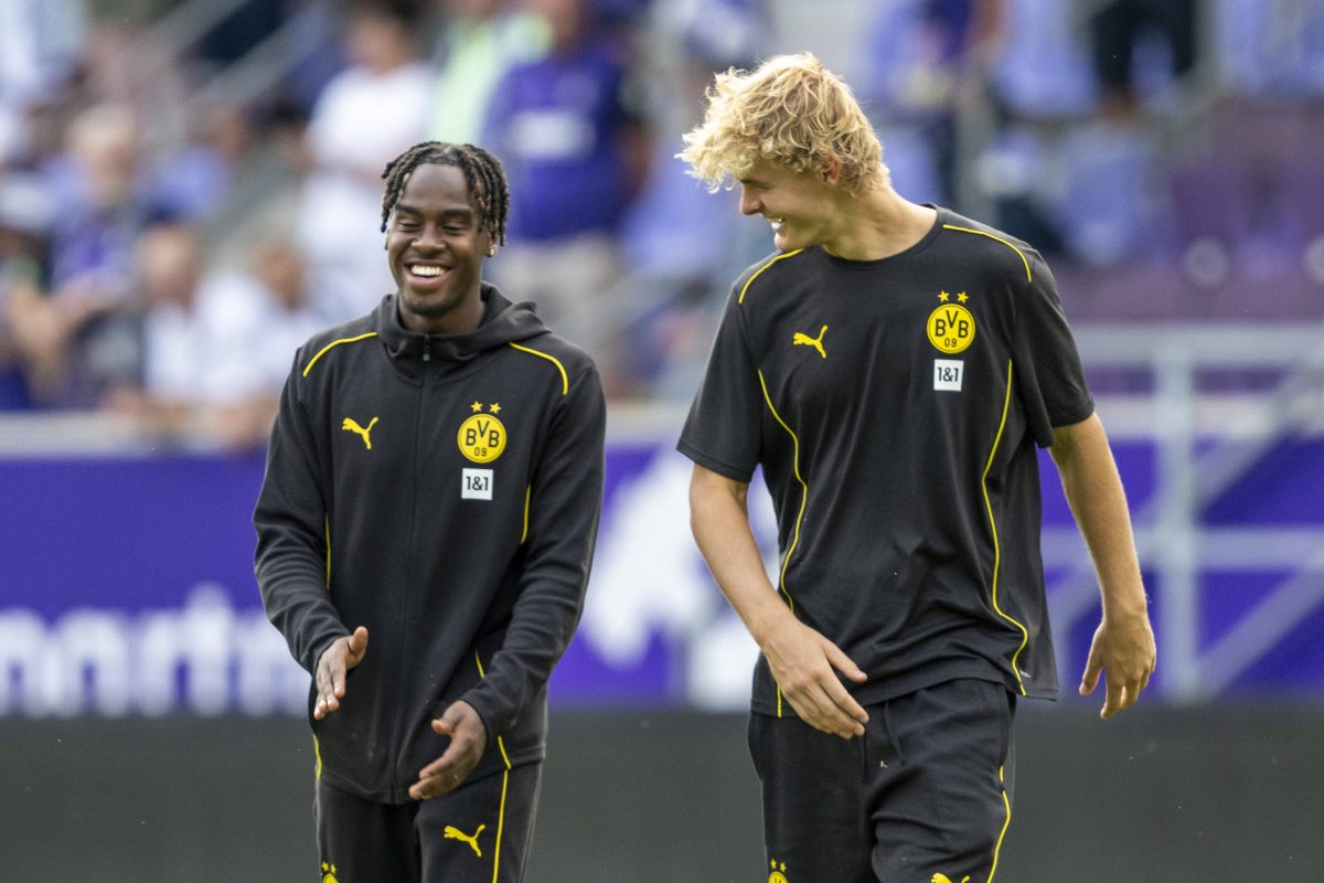 Ein Youngster von Borussia Dortmund spielt derzeit groß auf. Die BVB-Anhänger haben jetzt nur eine Forderung.