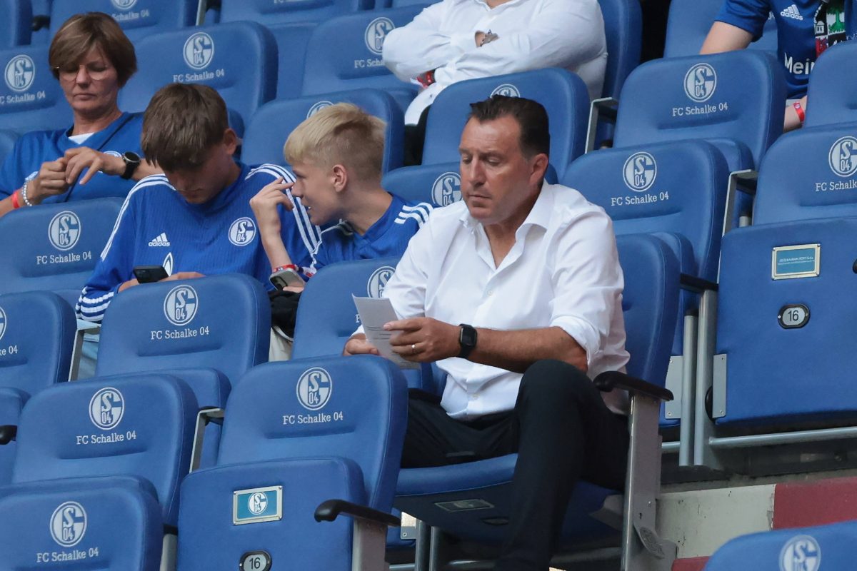 Der FC Schalke 04 hat einen furiosen Auftakt in die neue Saison gefeiert. S04-Sportdirektor warnt jedoch nach dem grandiosen Erfolg.