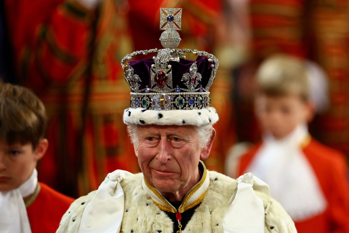 König Charles III. ist seit seiner Krebsdiagnose wie ausgewechselt. Jetzt greift der König vor allem bei IHM hart durch...