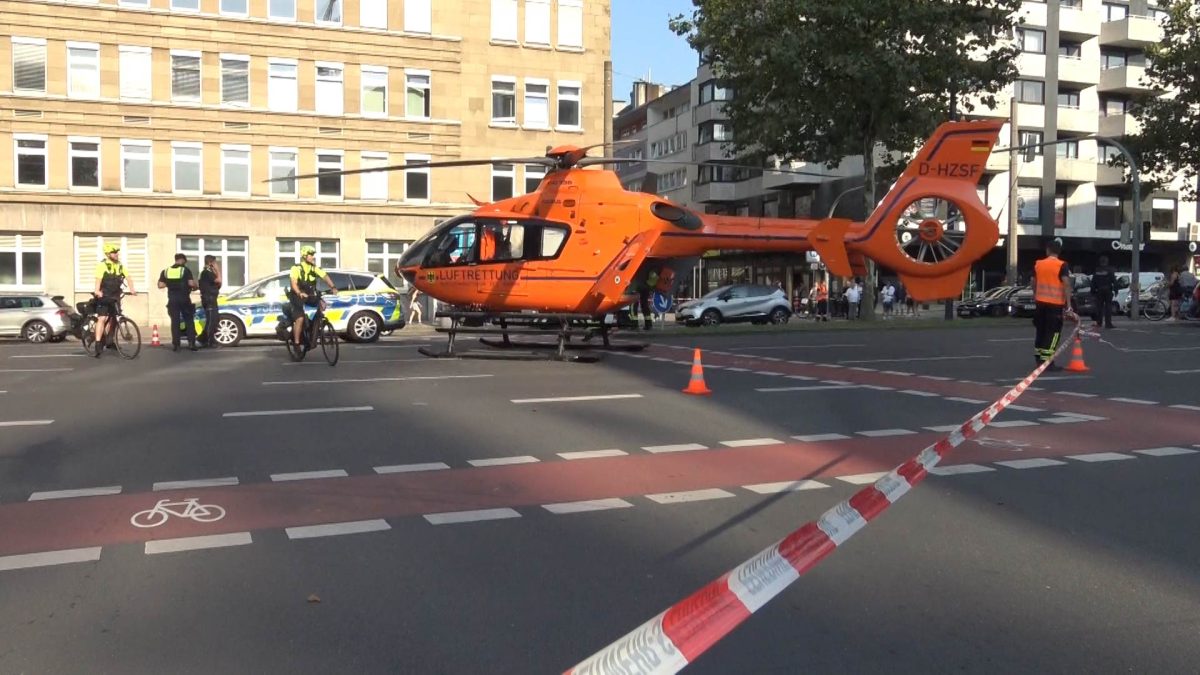 Ein Hubschrauber landet am Donnerstag in der Dortmunder City.