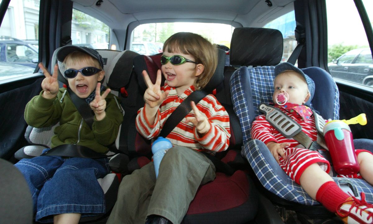 verkehr kindersitz auto