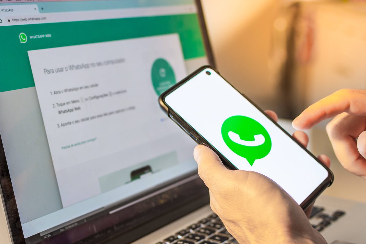 Whatsapp markiert bestimmte Nachrichten.