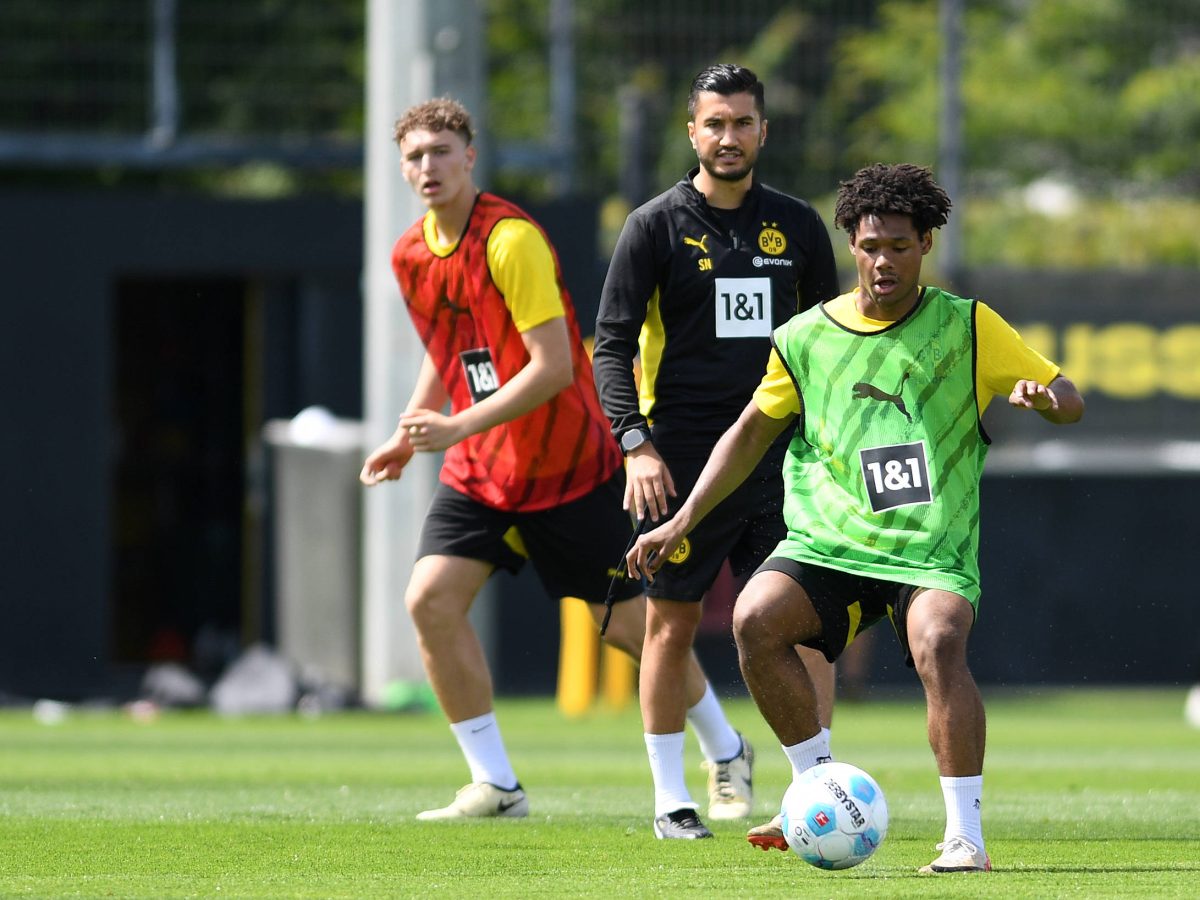 Die Fans von Borussia Dortmund machen groÃŸe Augen! Ein BVB-Youngster verzaubert die AnhÃ¤nger und Mitspieler.