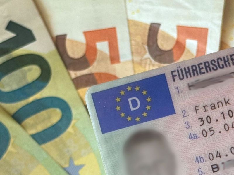 Für einen Führerschein muss mittlerweile tief in die Tasche gegriffen werden.