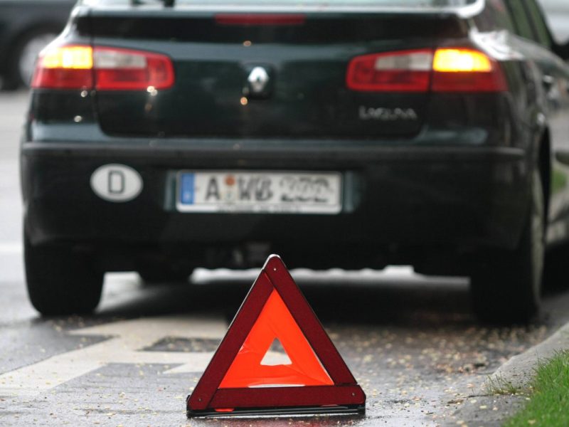 Im Straßenverkehr darf der Warnblinker nicht oft genutzt werden. (Symbolfoto)