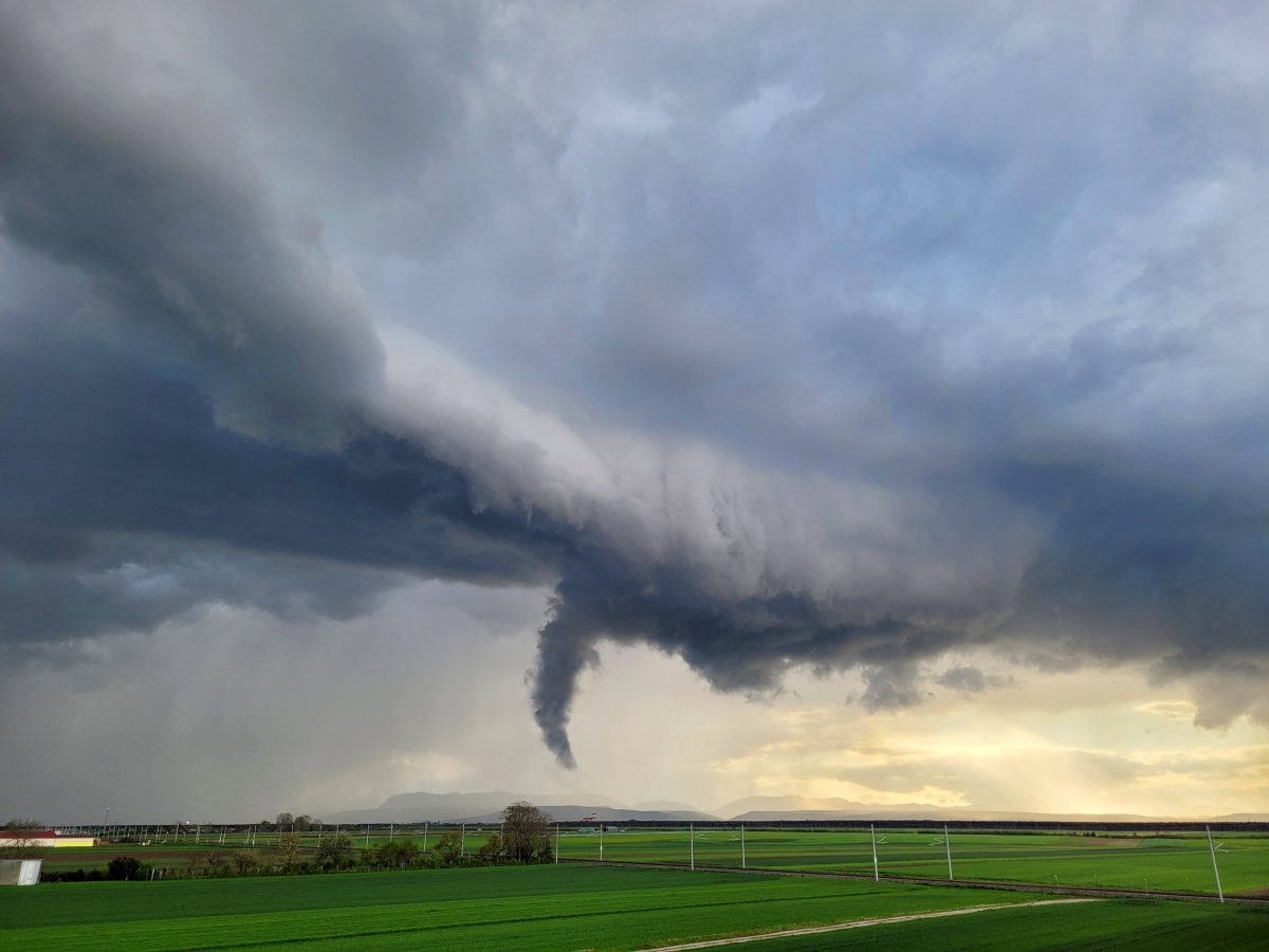 Wetter in NRW: Ex-Hurrikan Kirk rollt auf uns zu – Tornado-Gefahr auch im Westen