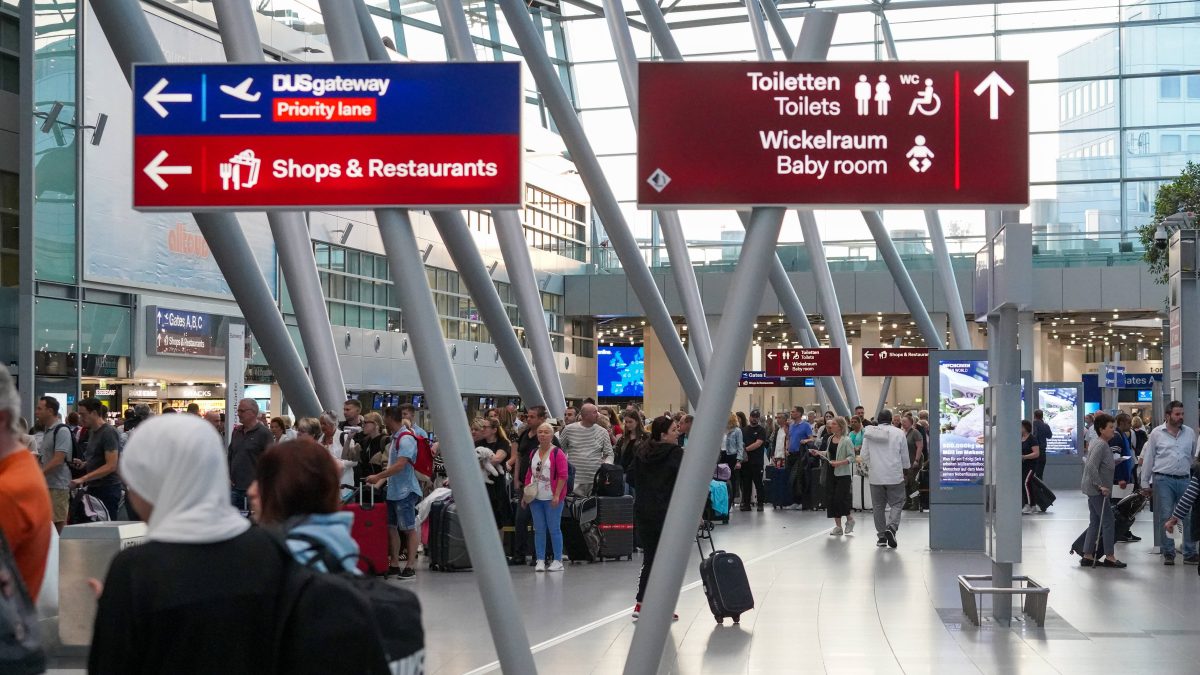 Flughafen DÃ¼sseldorf, Schild zu Toiletten