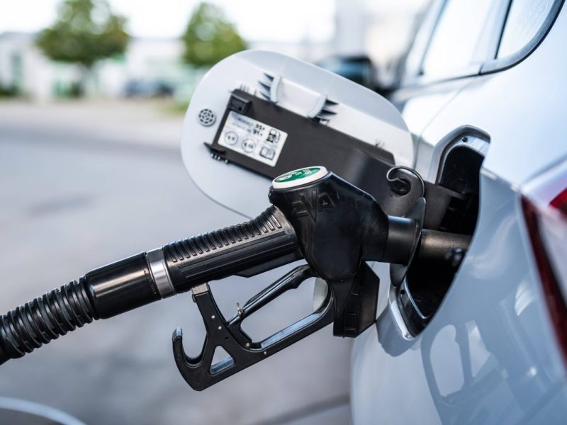 Benzinpreis Verkehr an Tankstelle